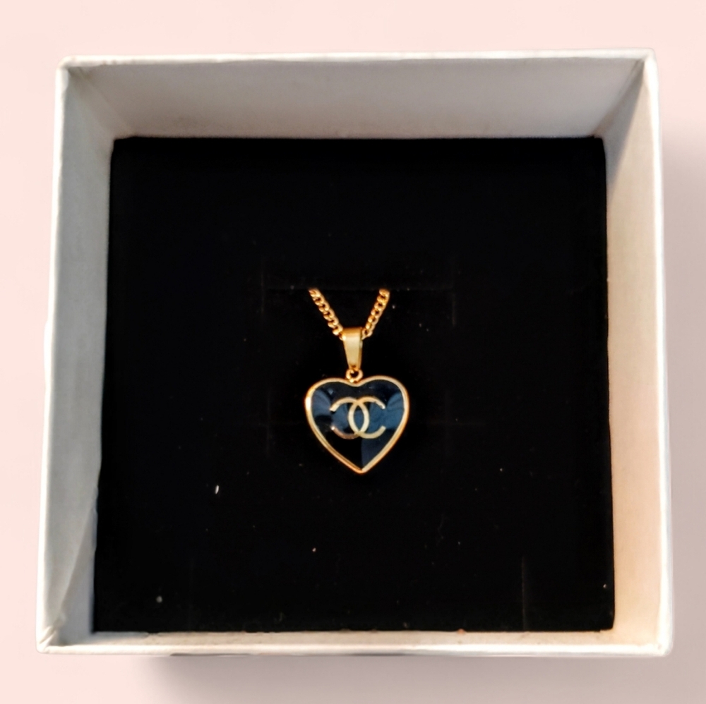 💎🖤LUXURY BLACK+GOLD c's Necklace💎